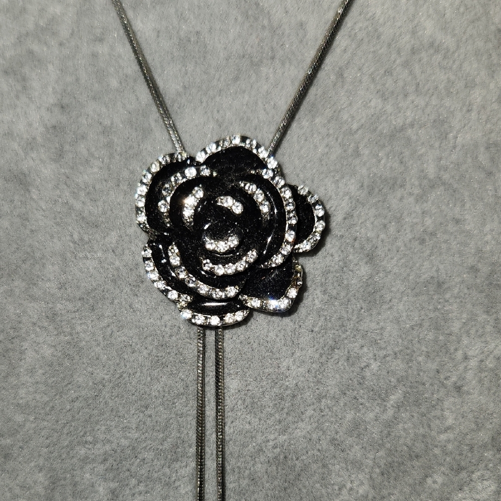 Chic Silver Rose Lariat Necklace - Picture 2 of 4